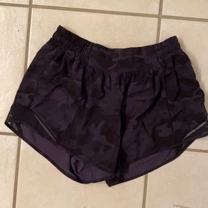 Lululemon black camouflage hottie hot shorts
